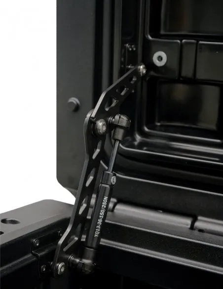 caja-baul-estanco-95-litros-negro (9).webp